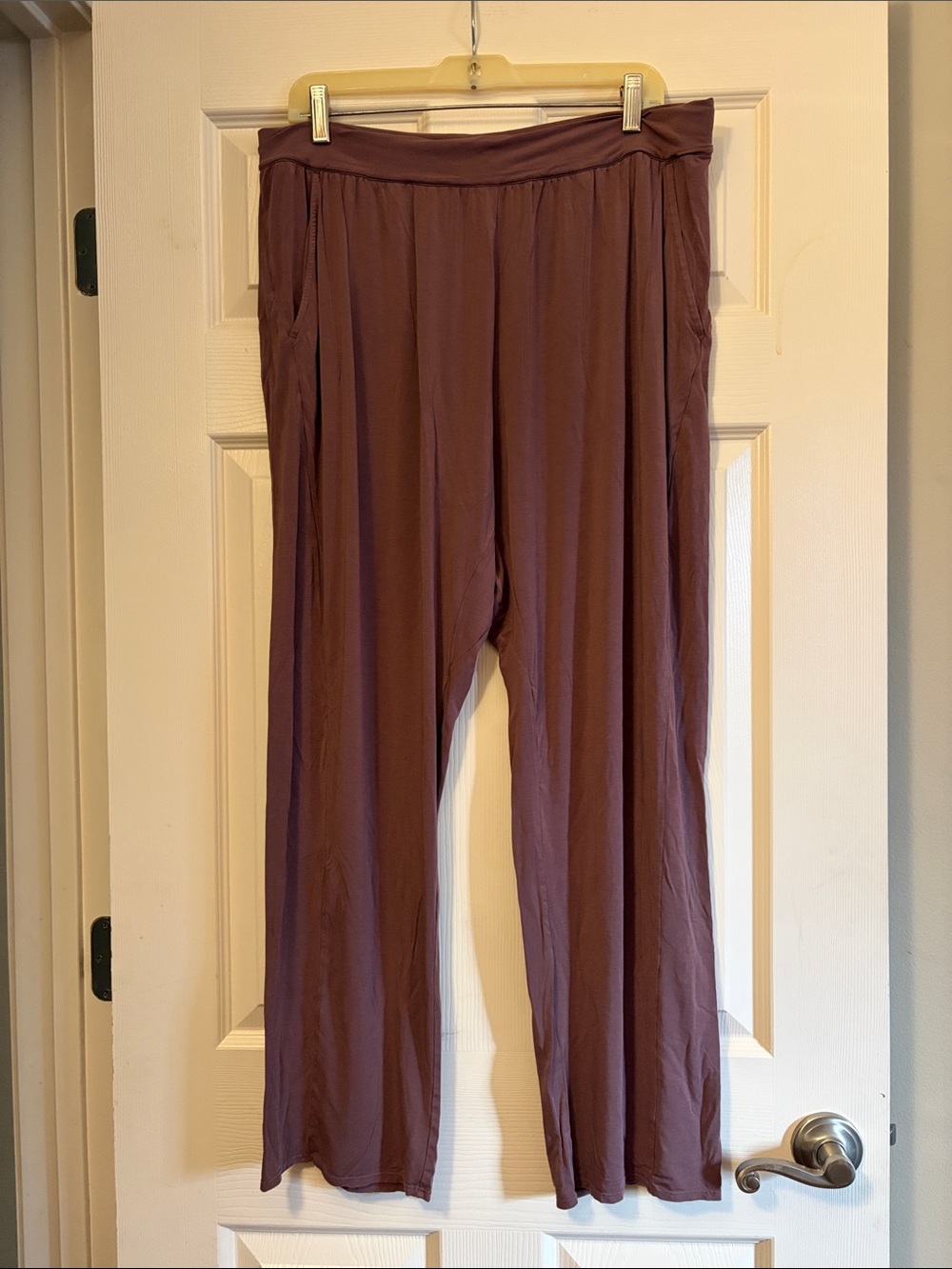 Nike Zenvy Wide-Leg Pants in Mauve